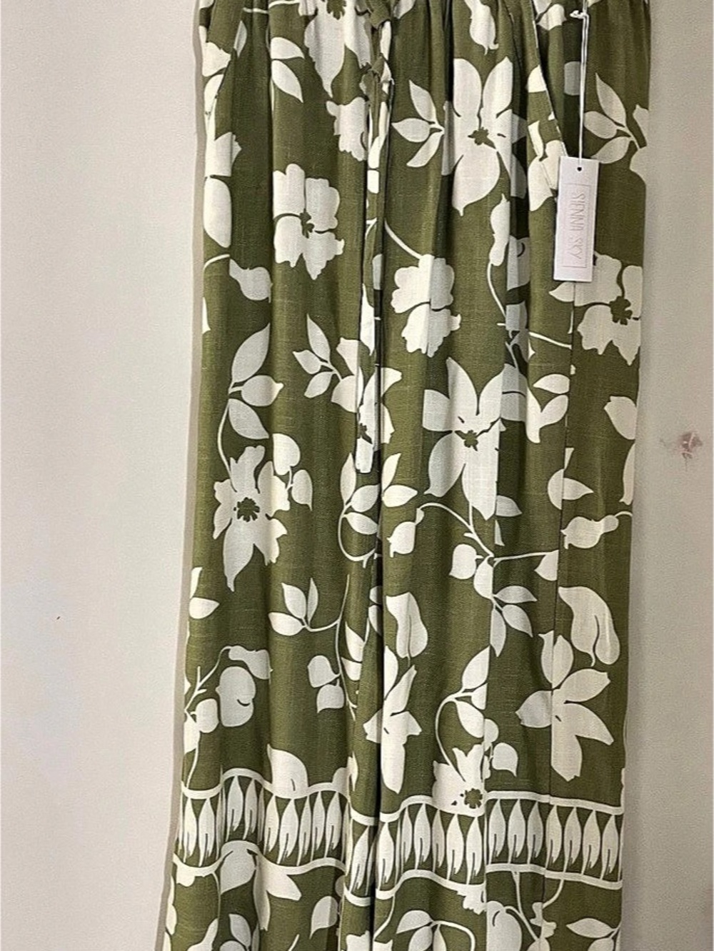Sienna Sky Floral Wide Leg Pants in Green & White Size Large NWT